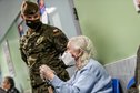 Seniorzy mają wsparcie żołnierzy